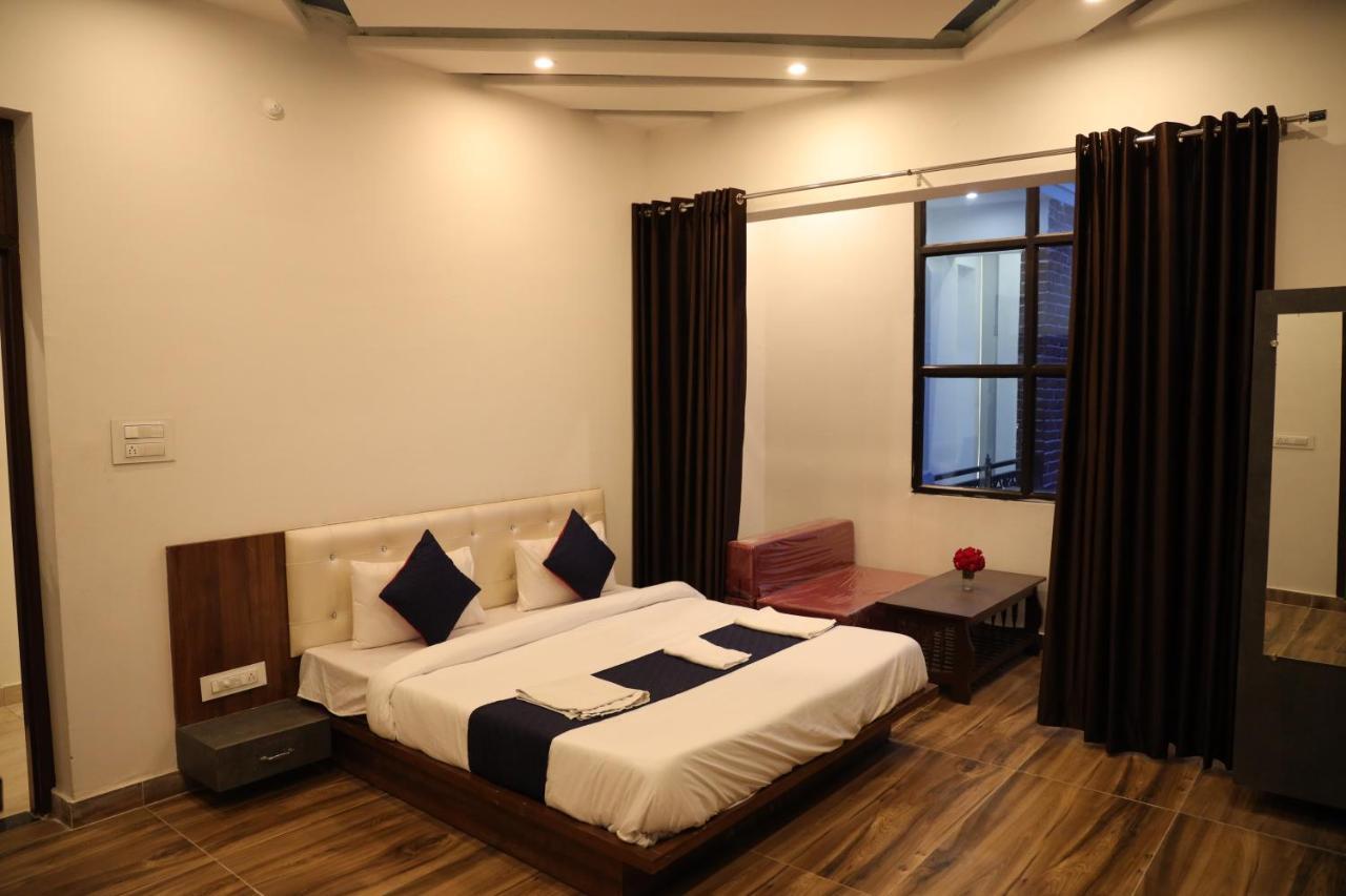 Winter Mountain Resort Pushkar Exterior foto