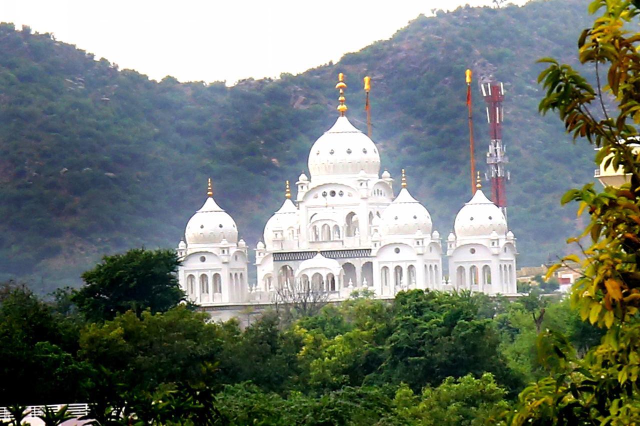 Winter Mountain Resort Pushkar Exterior foto
